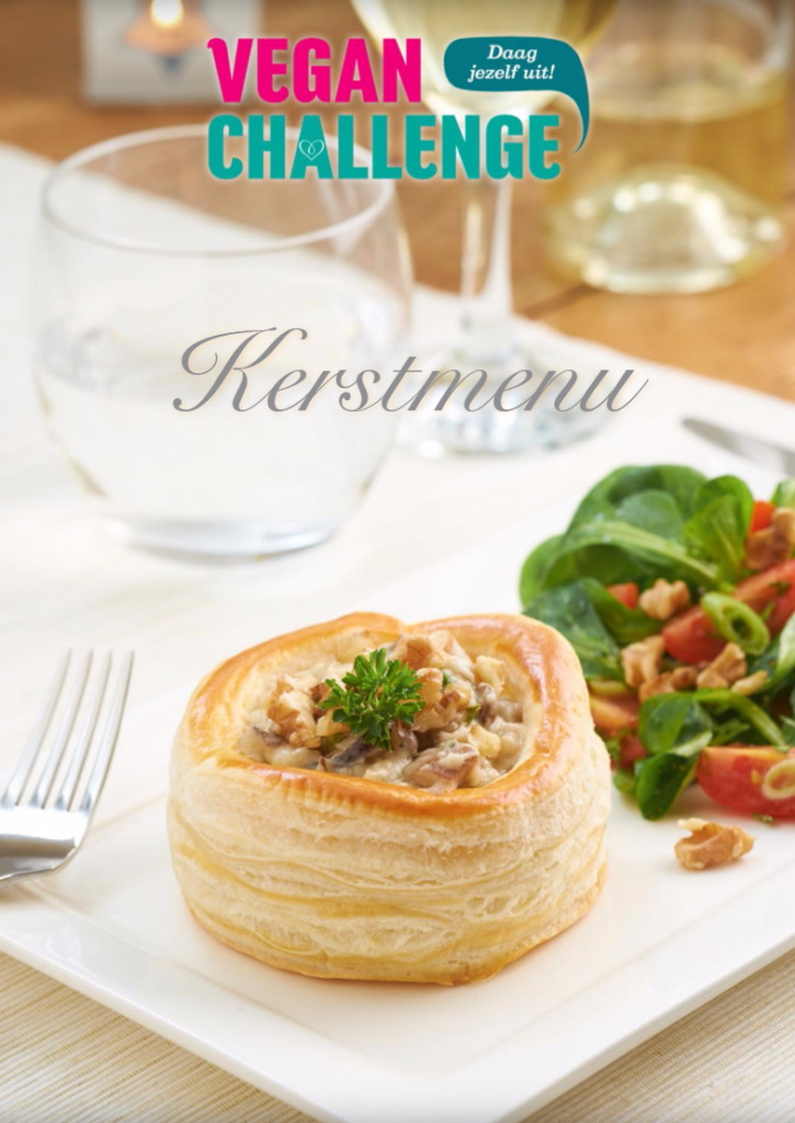 een bakje gevuld met ragout en de tekst 'Vegan Challenge Kerstmenu'
