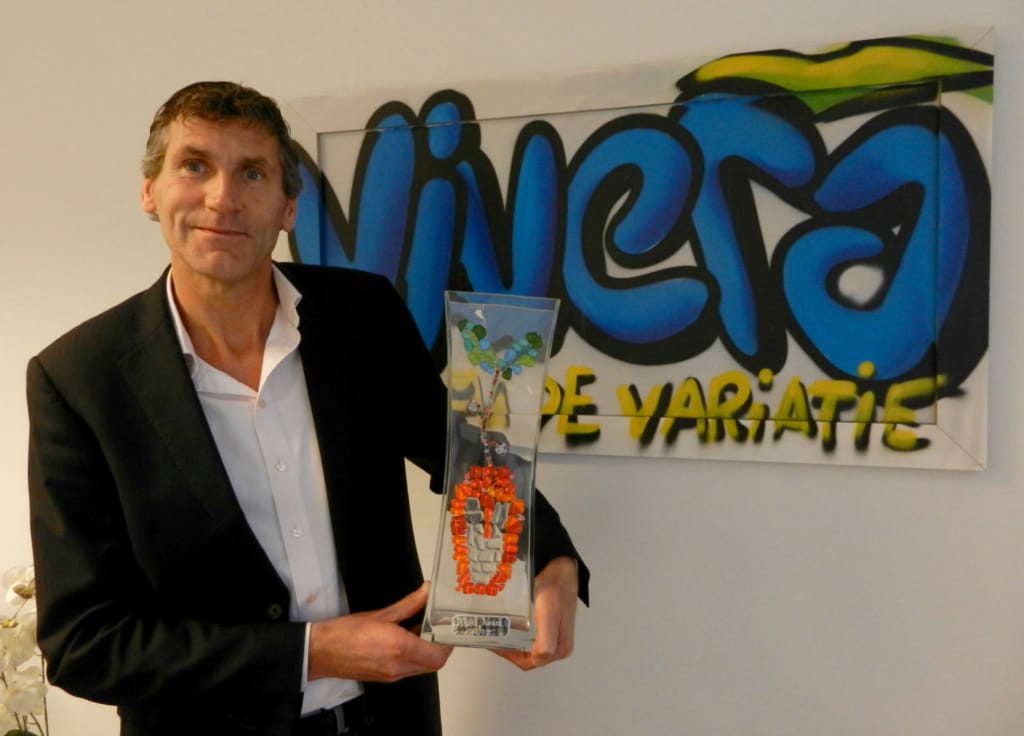 vegan-award-2012-vivera winnaar van de Vegan Awards 2012: Heite Dommerholt, algemeen directeur van de Enkco foodgroup, waar Vivera deel van uitmaakt
