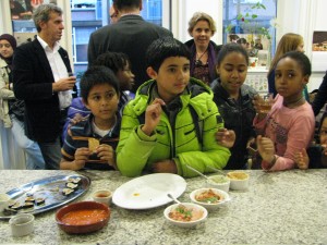 vegan-awards-winnaar-2011-1 volwassenen en kinderen eten en drinken iets