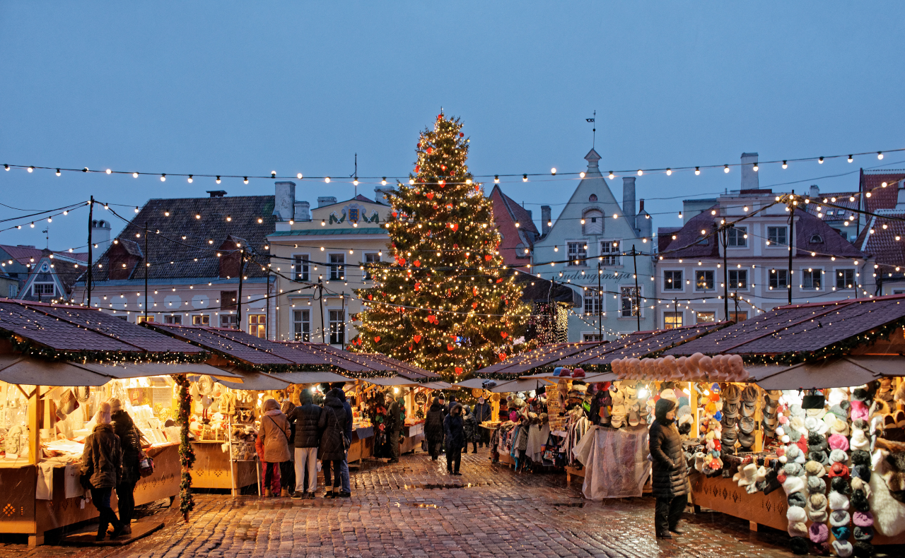 een verlichte kerstmarkt