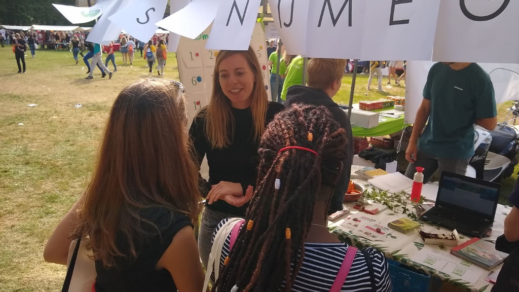 leden van de VSA Nijmegen bij hun stand