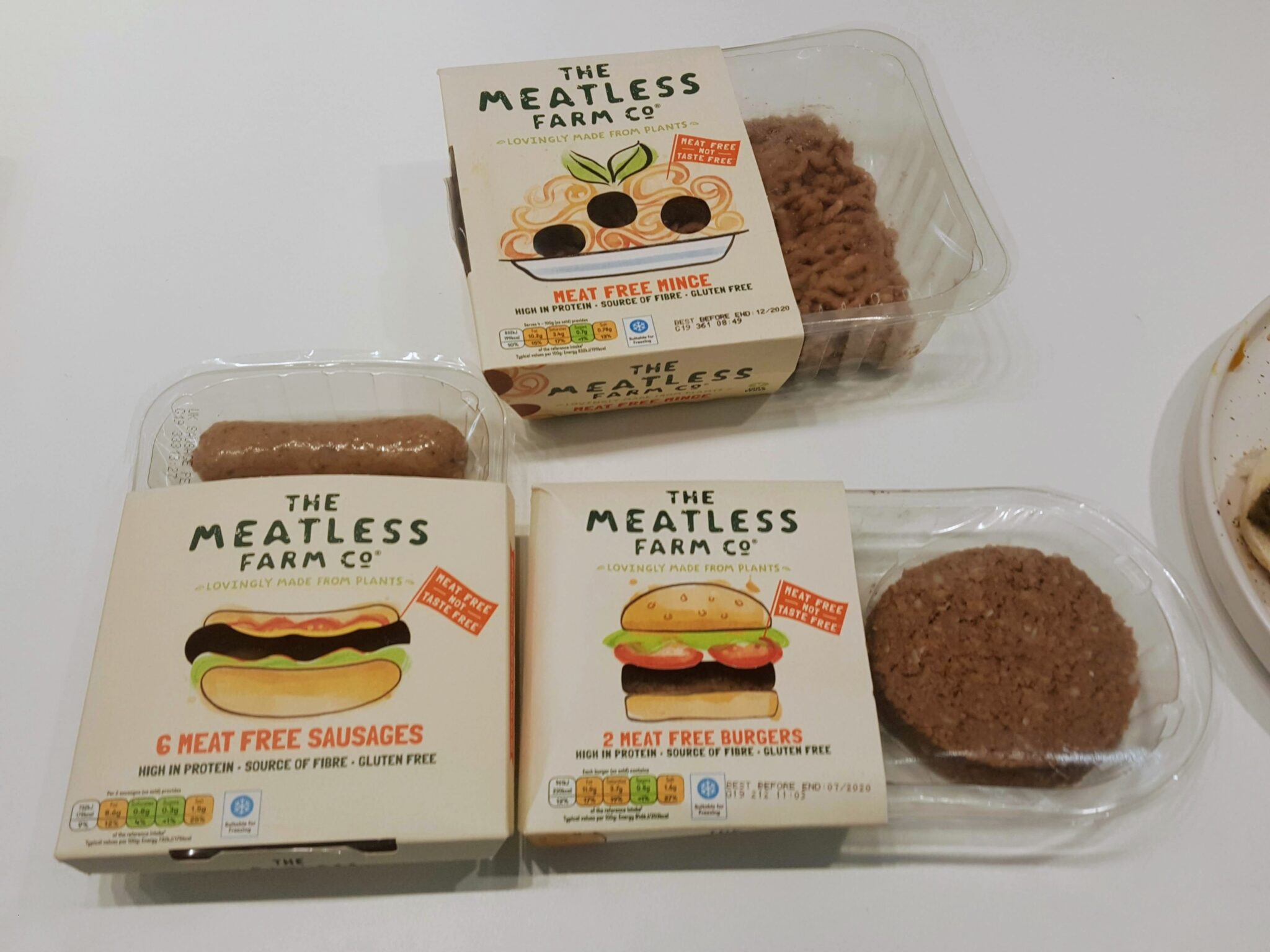 drie verschillende verpakkingen met een meatfree product van Meatless Farm