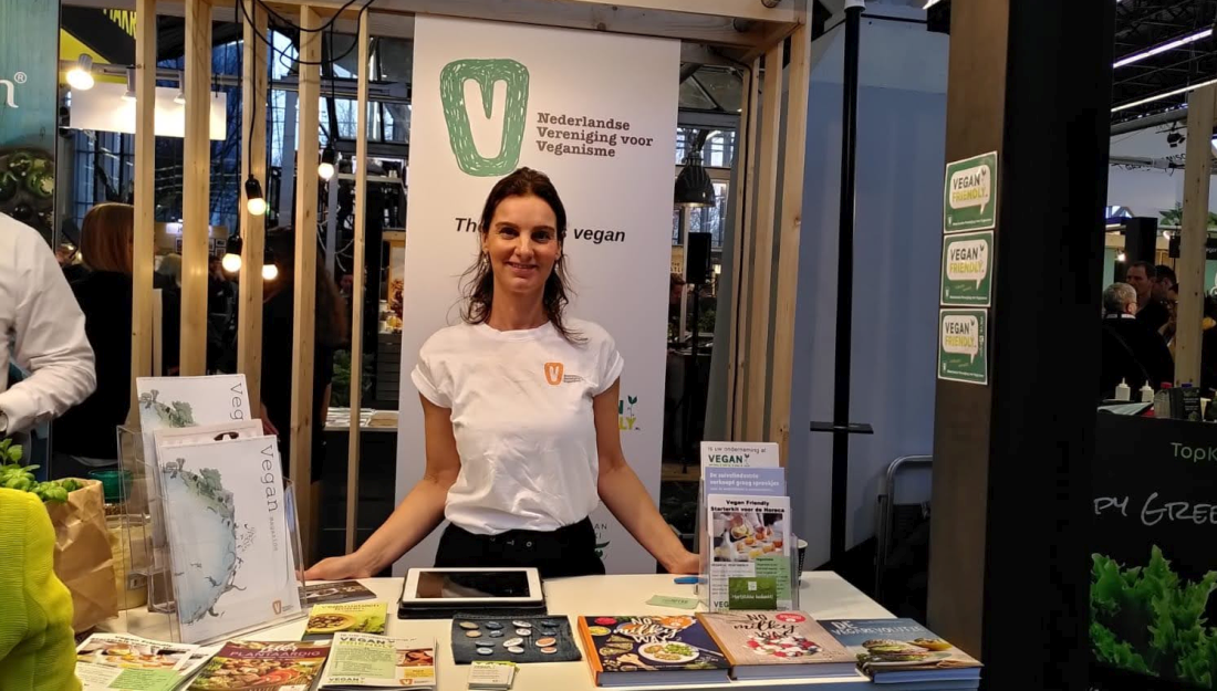 een standhouder in de NVV-stand op de Horecava 2020