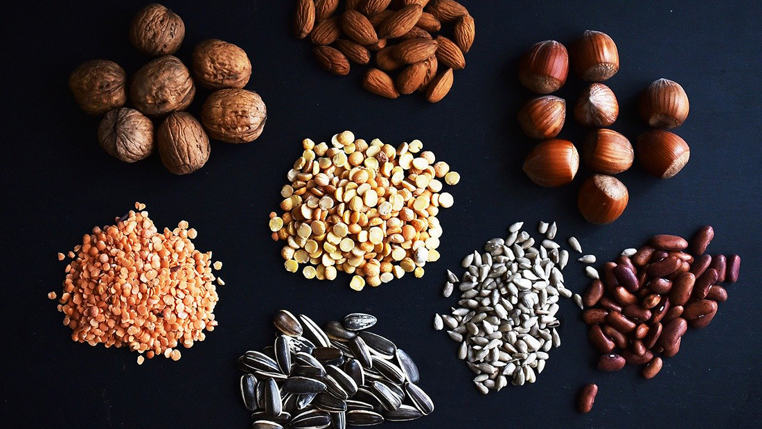 diverse noten, zaden en peulvruchten