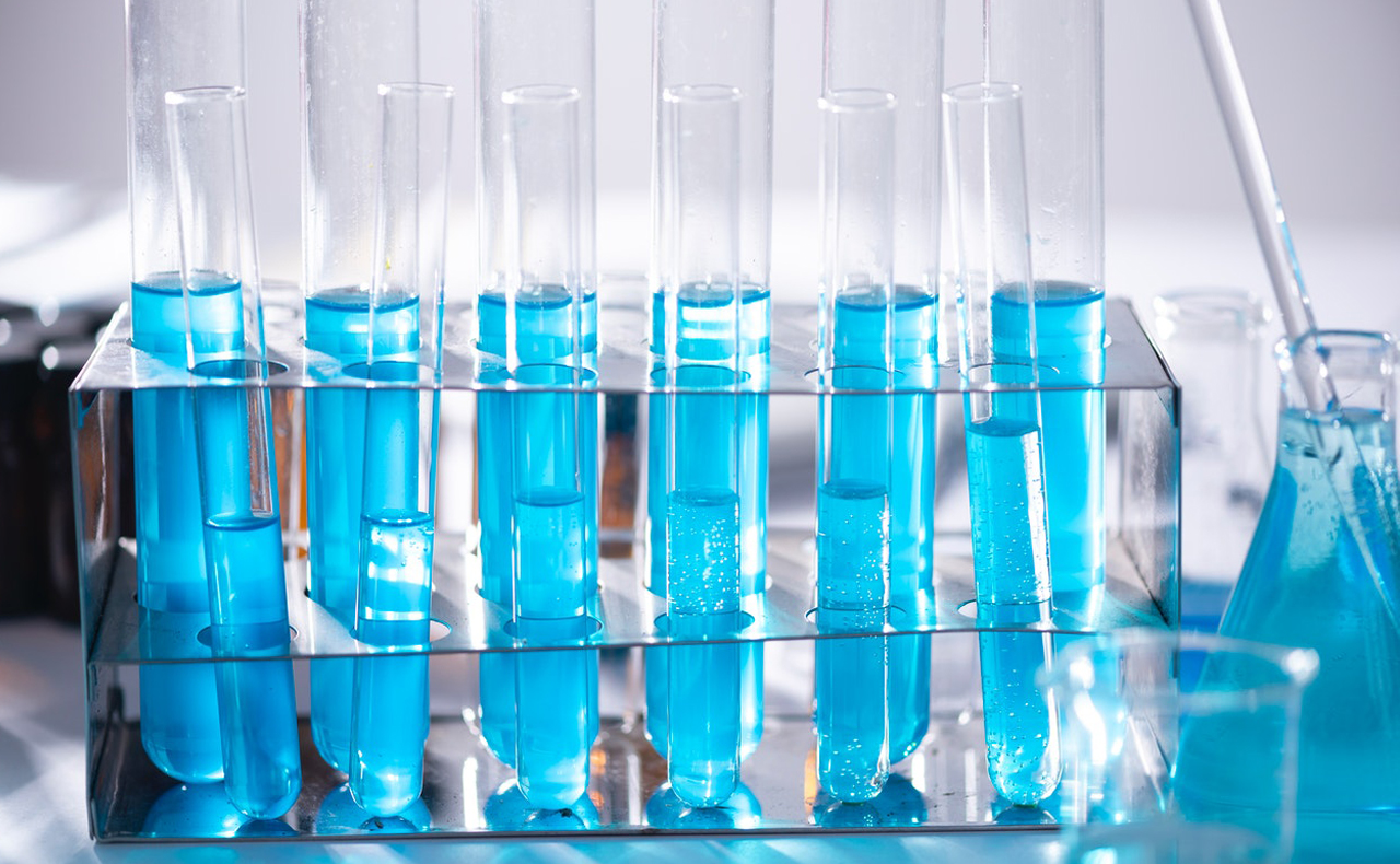 testbuisjes met een vloeistof erin