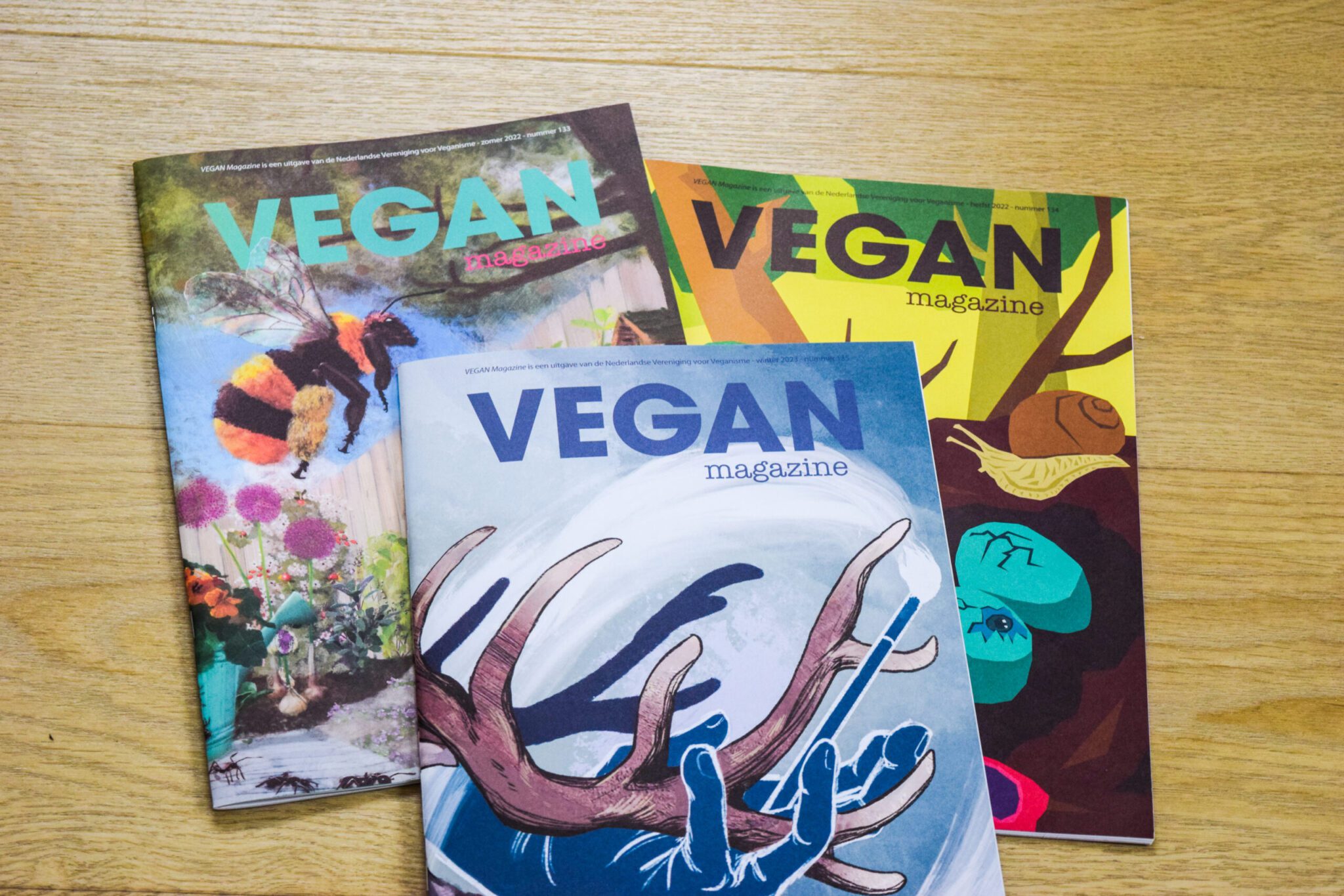 Omslagen van drie verschillende VEGAN magazines
