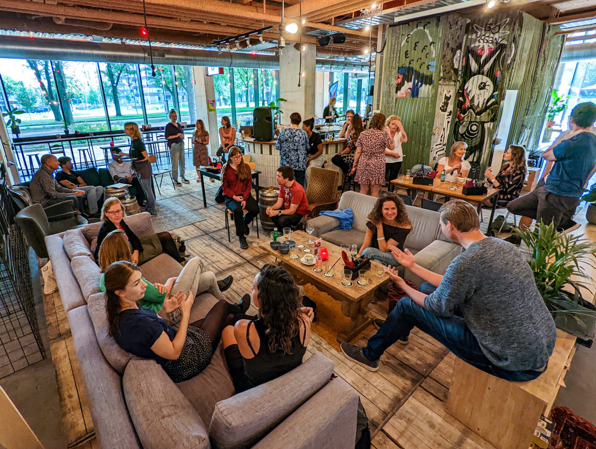 Een community-event van de NVV in een café.