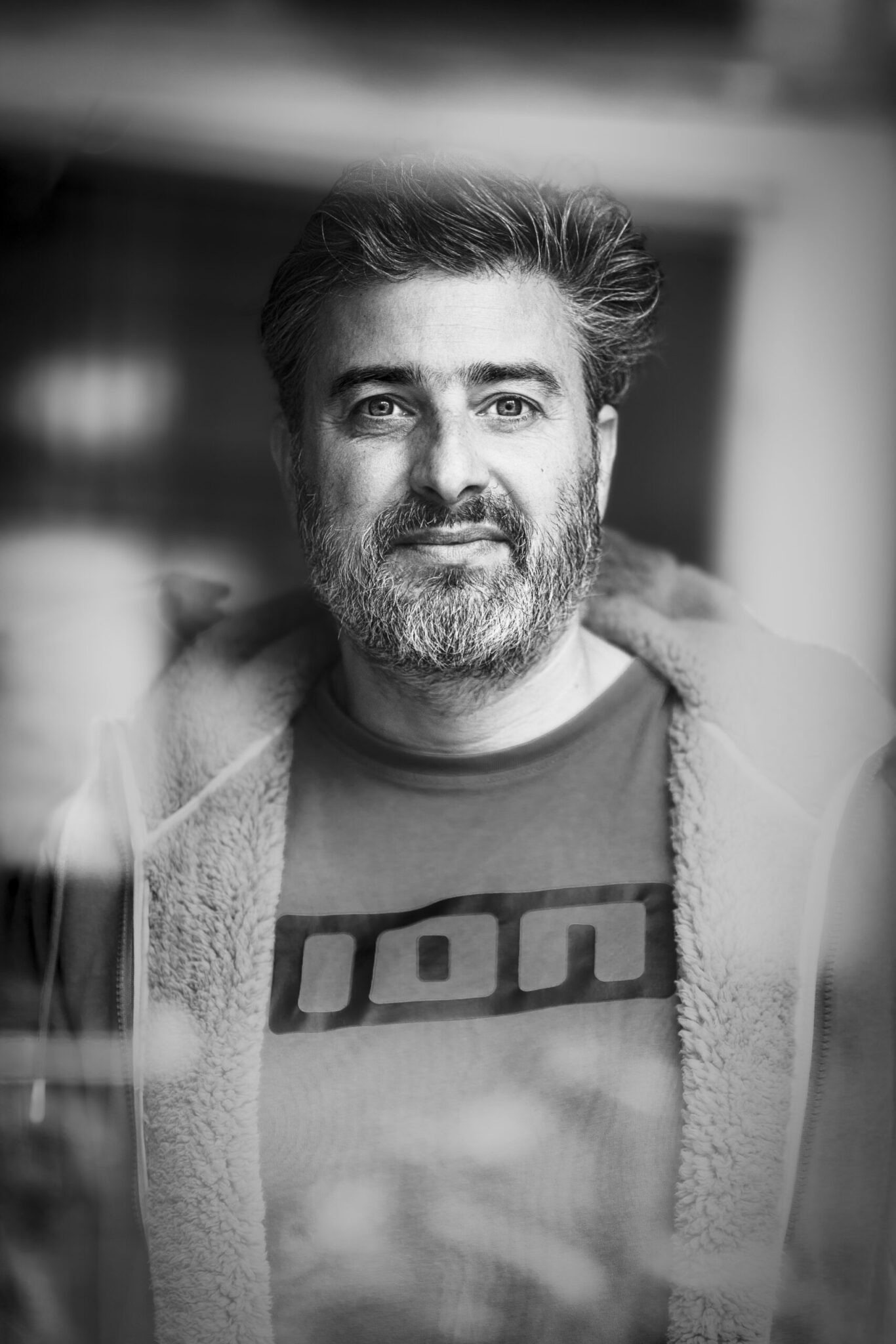 @Marijke Hoebee-Pepijn van der Weide-1 Zwart-witfoto van Pepijn van der Weide, waarop hij recht in de camera kijkt