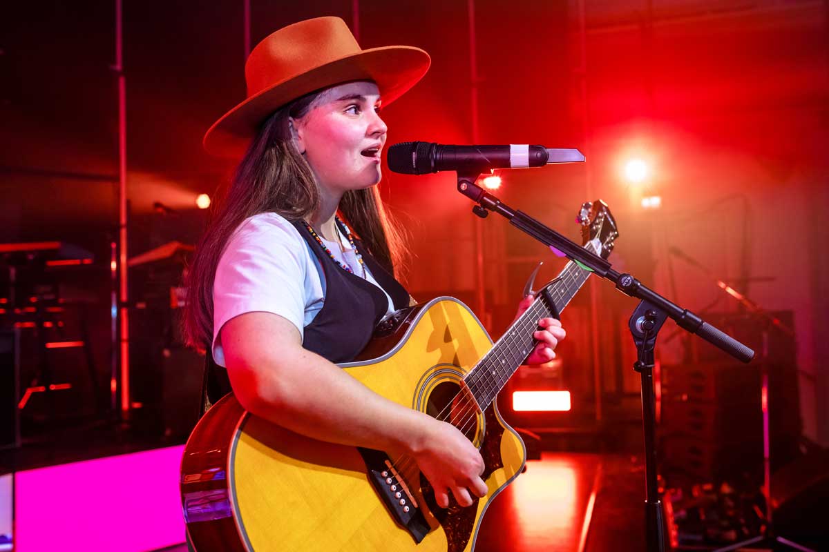 Fleur Smits treedt op