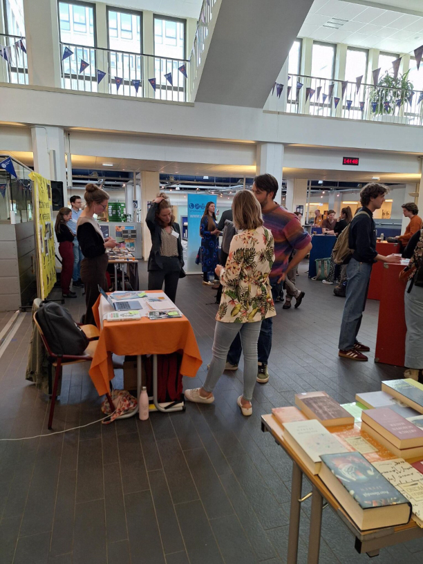 Stand van de NVV op de nascholingsdag Filosofie dierenethiek
