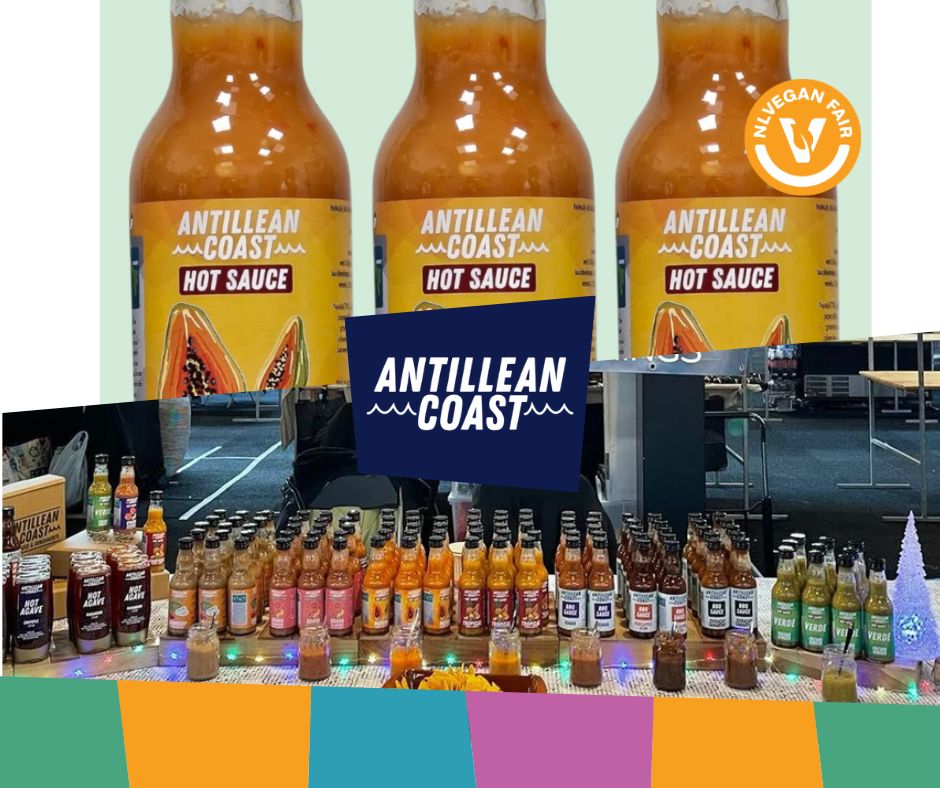 Antillean-coast-NLVegan-Fair-2025 Collage van allerlei soorten oranje sausjes met in het midden de tekst Antillean Coast